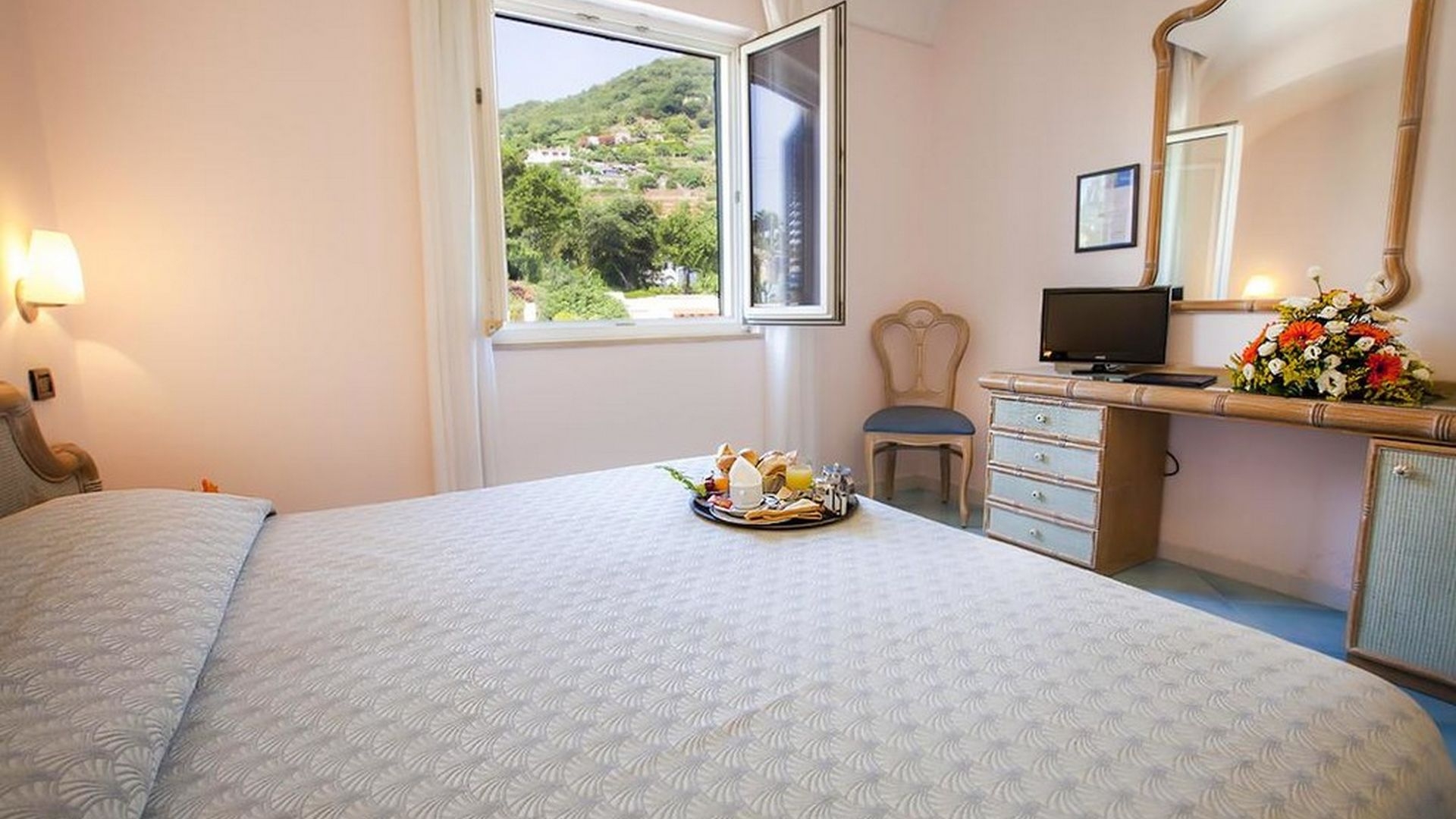 Ponte del 2 giugno ad Ischia in hotel 4 stelle